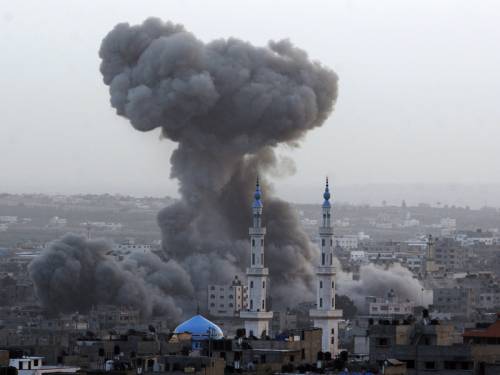 Bombardeio israelense em Gaza, em novembro de 2012 - Fonte - http://www.sbs.com.au/