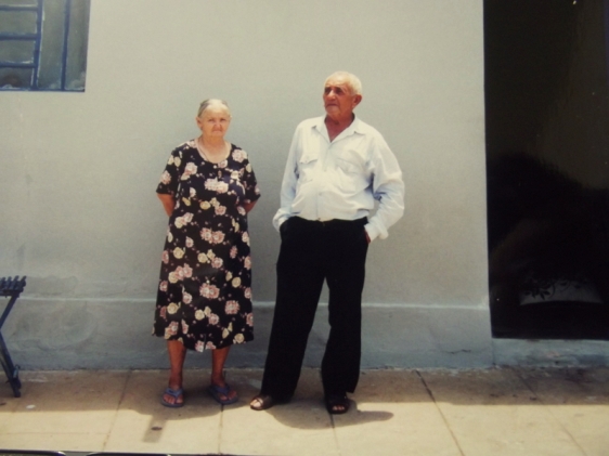 Manoel Dantas Loiola, o Seu Né, o antigo cangaceiro Candeeiro e sua esposa, na tranquilidade do seu lar
