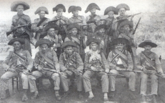 Foto do bando de Lampião nos primeiros anos da década de 1920.