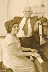 Chicó Pinheiro e Dona Zefinha ao piano