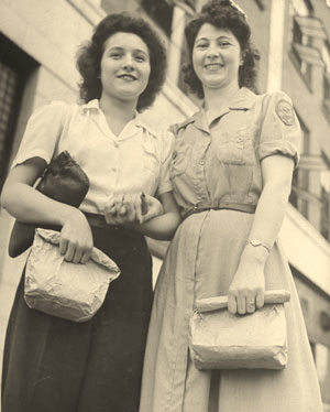 Frankie McCoy e Shirley Hatfield, que trabalharam juntas durante a Segunda Guerra Mundial