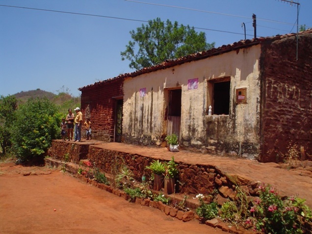Casa do sítio Tataíra, onde ocorreu o feroz tiroteio. Na época a casa tinha uma divisão.