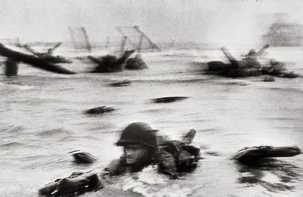 Capa fotografou o desembarque nas praias francesas da Normandia, no dia 6 de junho de 1944